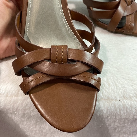WORTHINGTON WOMEN’S BARRA CRISSCROSS BLOCK HEELED SANDALS IN BROWN SZ 10 - Picture 5 of 9